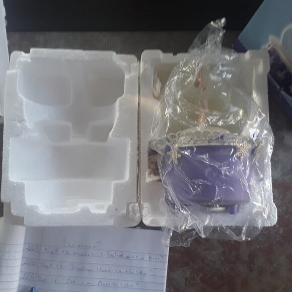 Vintage Hallmark Snow Globe Featuring Olympic Medalist "Tara Lipinski" In Box - Picture 7 of 8